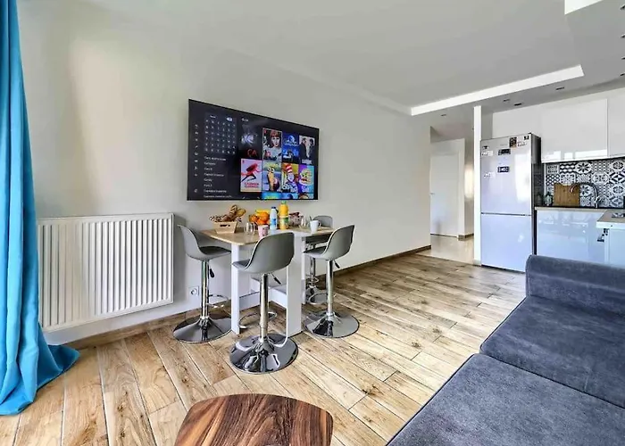1 Min To Beach With Parking 3 Bedroom Flat