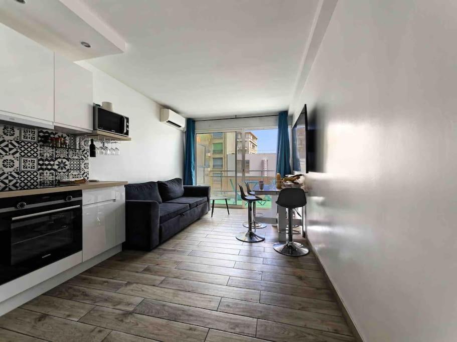 1 Min To With Parking 3 Bedroom Flat * Nizza