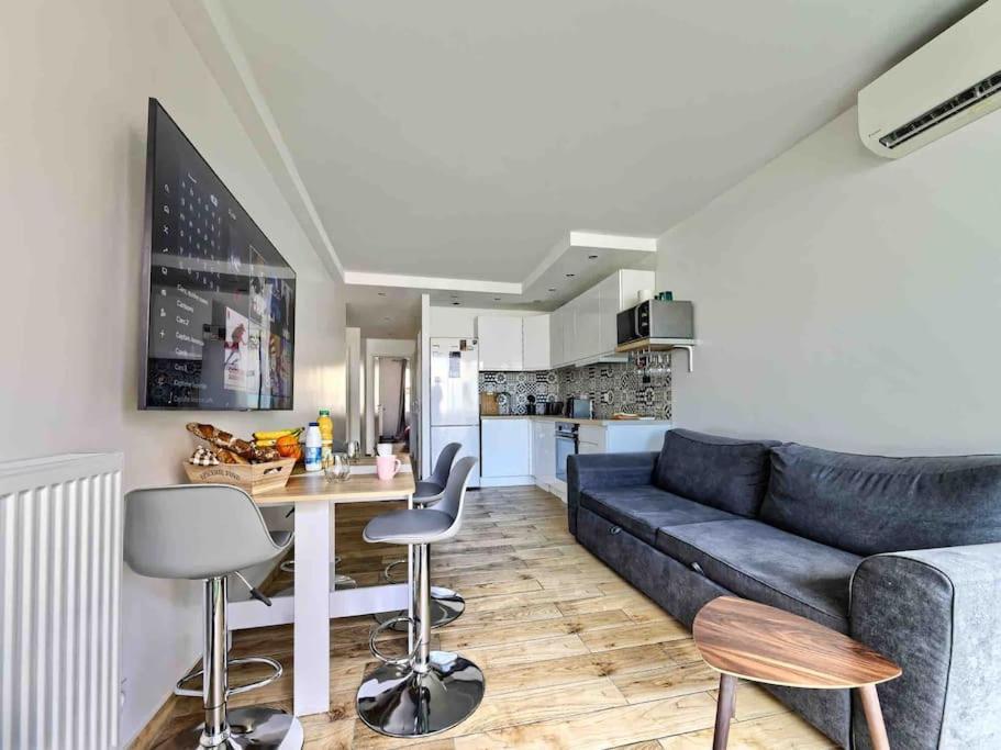 1 Min To With Parking 3 Bedroom Flat Appartamento *