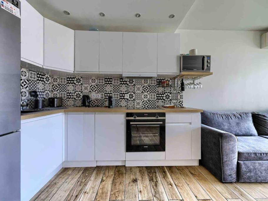 1 Min To With Parking 3 Bedroom Flat * Nizza