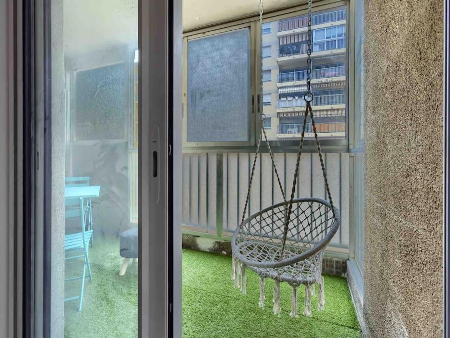 1 Min To With Parking 3 Bedroom Flat *