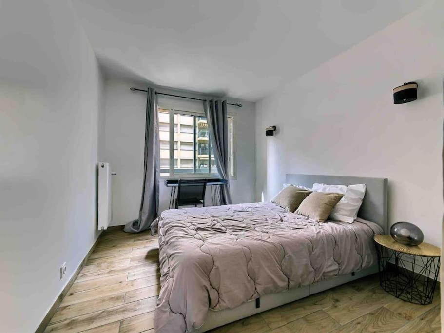 1 Min To With Parking 3 Bedroom Flat Apartment *