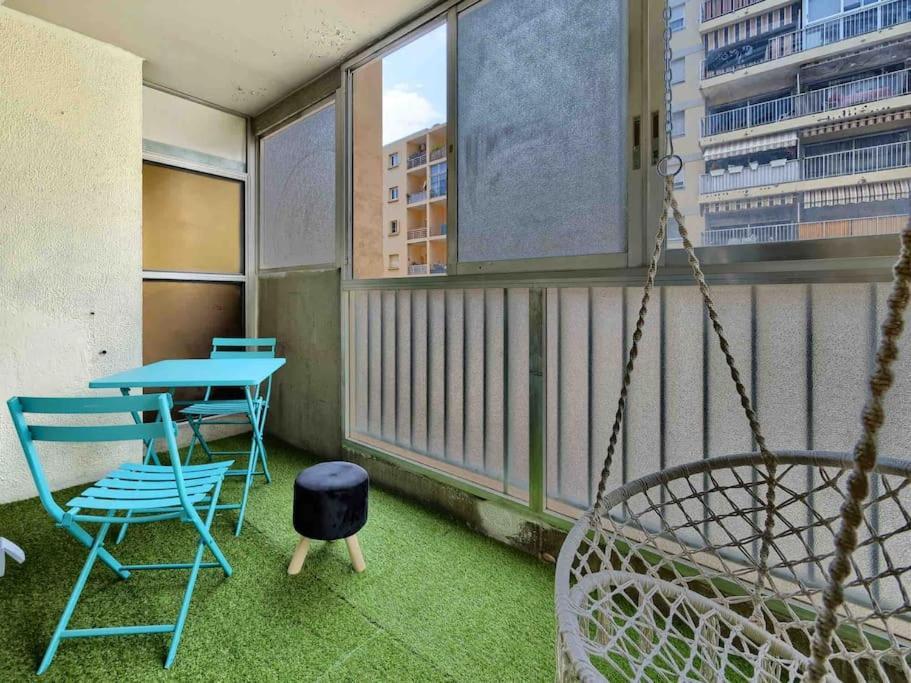 1 Min To With Parking 3 Bedroom Flat *